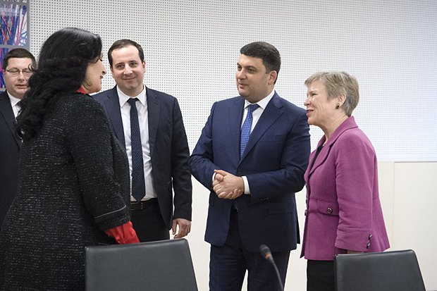 Премьер-министр Украины Владимир Гройсман и члены украинской делегации встретились с и.о. Генерального секретаря НАТО Роуз
Геттемюллер