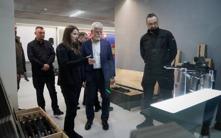 Петр Павел відвідав українське виробництво штурмових гвинтівок 