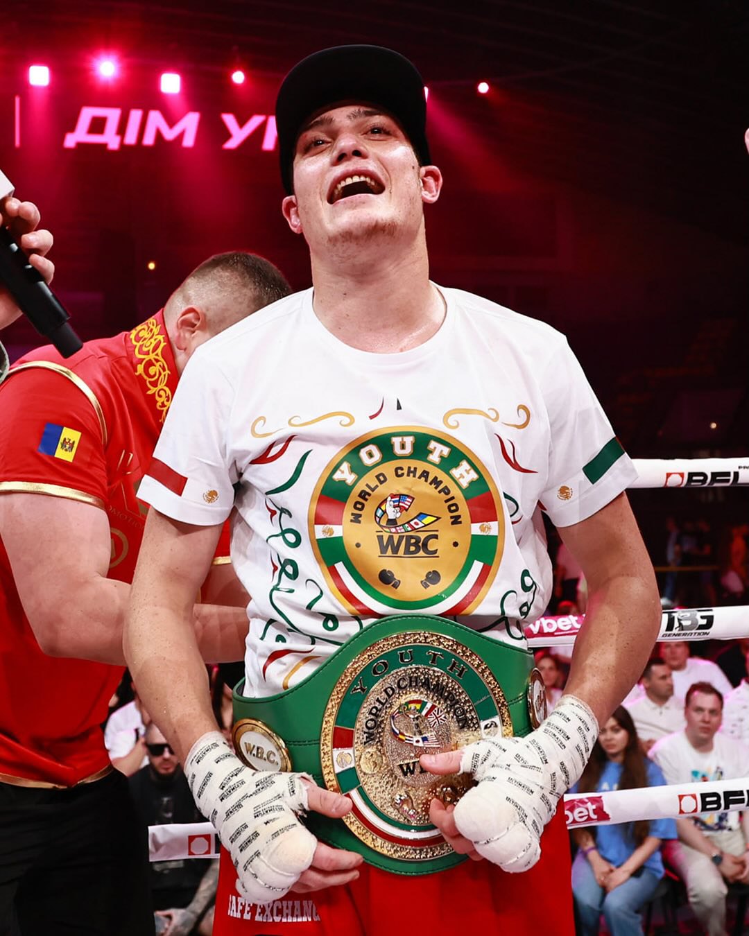 Василь Чеботар з титулом WBC серед молоді